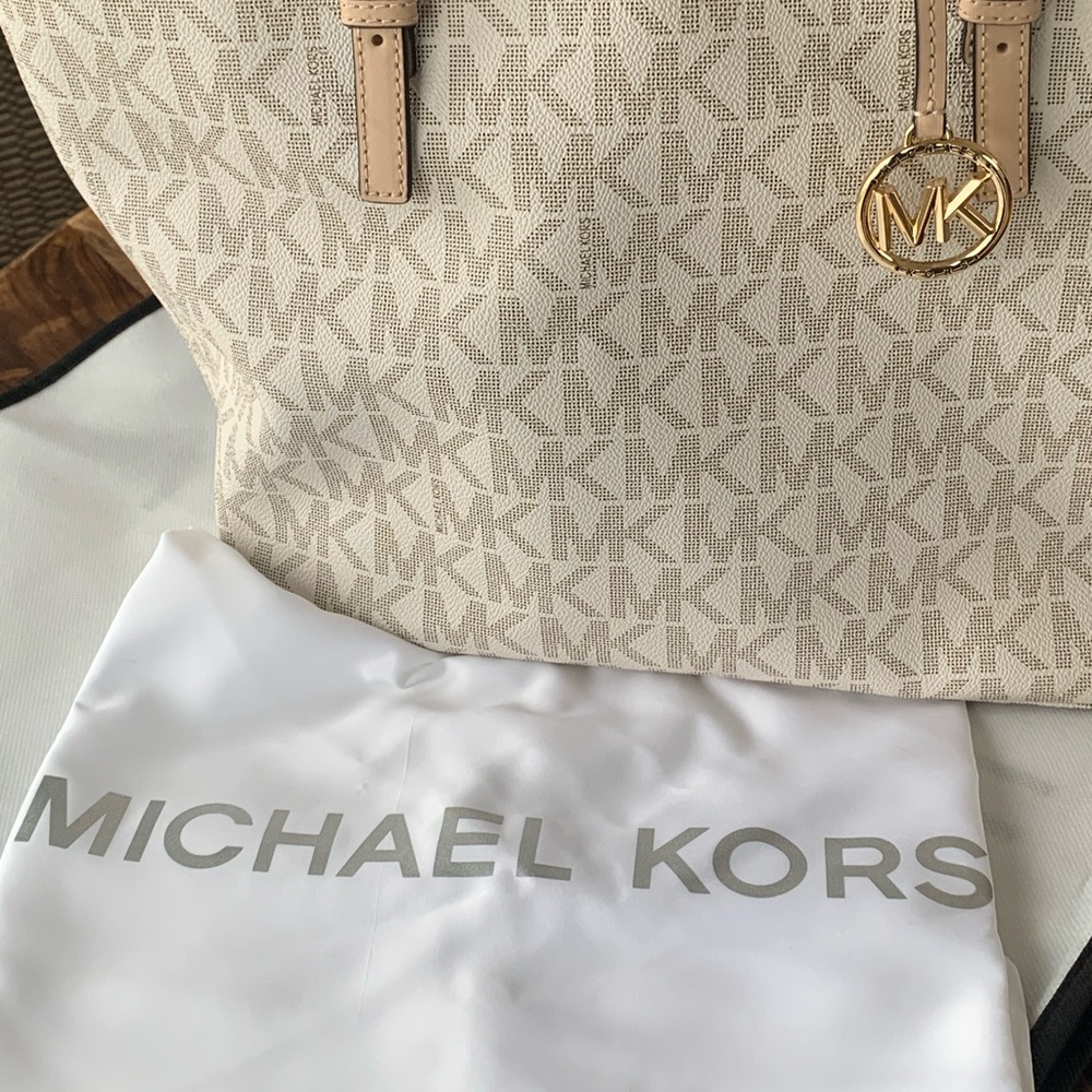 Michael  Cors white signature  tote bag.